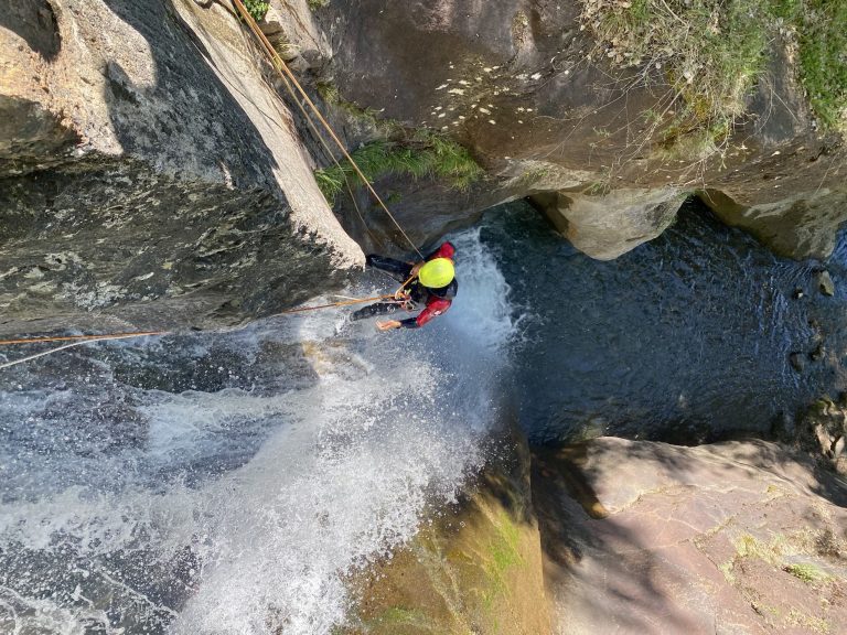 3-barranco_12_cascadas_del_liri-scaled-e1681667863426-768x576